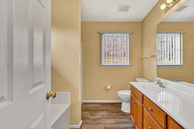 6008 Farmhouse LN, Roanoke, VA 24012