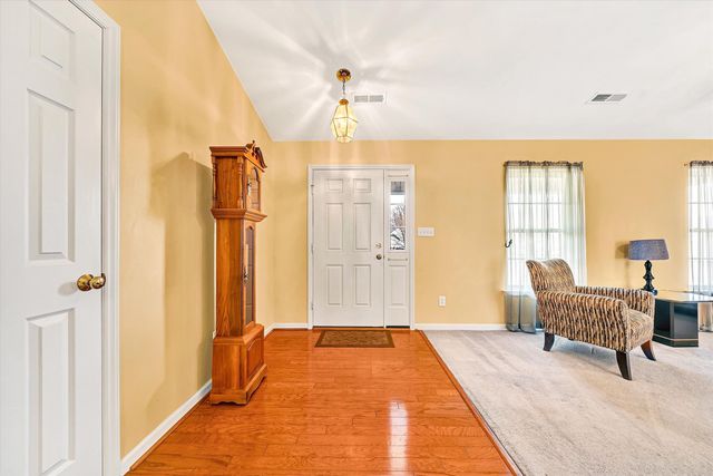 6008 Farmhouse LN, Roanoke, VA 24012