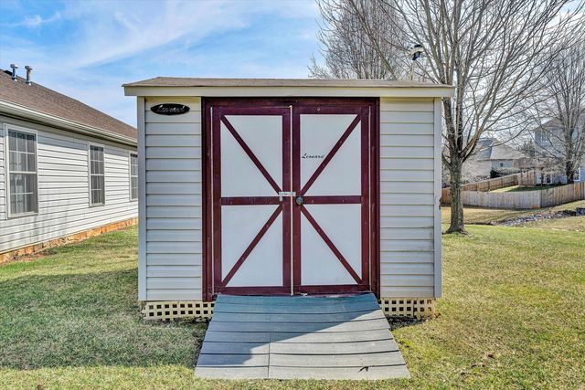 6008 Farmhouse LN, Roanoke, VA 24012