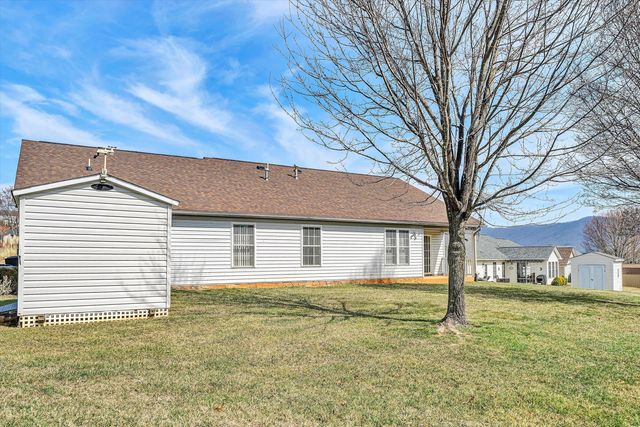 6008 Farmhouse LN, Roanoke, VA 24012