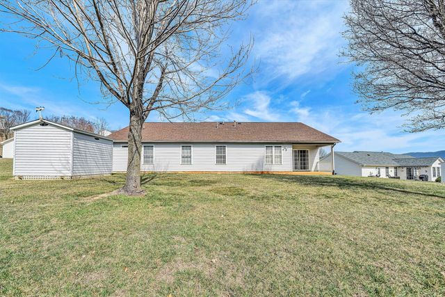 6008 Farmhouse LN, Roanoke, VA 24012