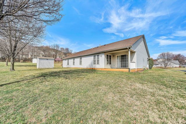 6008 Farmhouse LN, Roanoke, VA 24012