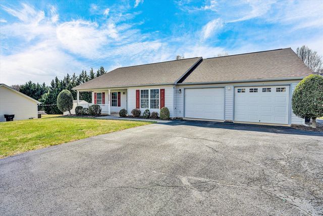 6008 Farmhouse LN, Roanoke, VA 24012