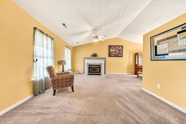 6008 Farmhouse LN, Roanoke, VA 24012