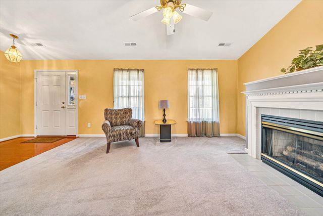 6008 Farmhouse LN, Roanoke, VA 24012