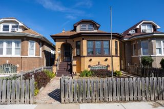 5226 W Wolfram Street, Chicago, IL 60641