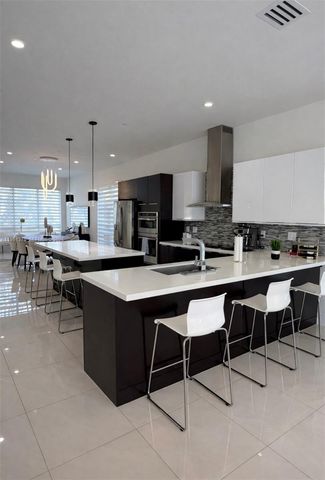 6671 NW 105th Ave, Doral, FL 33178