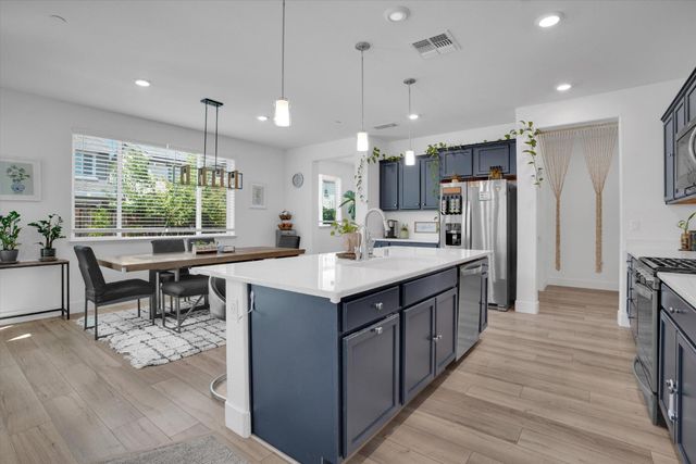 2897 Rabbit Hollow Dr, Lathrop, CA 95330