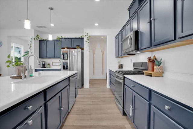 2897 Rabbit Hollow Dr, Lathrop, CA 95330
