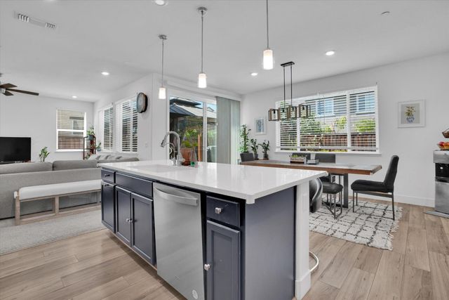2897 Rabbit Hollow Dr, Lathrop, CA 95330