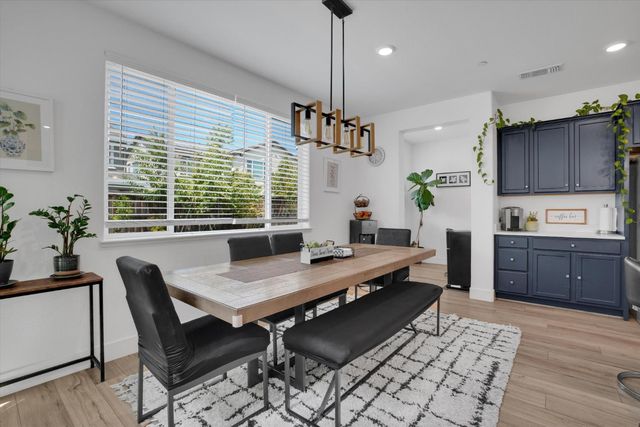 2897 Rabbit Hollow Dr, Lathrop, CA 95330
