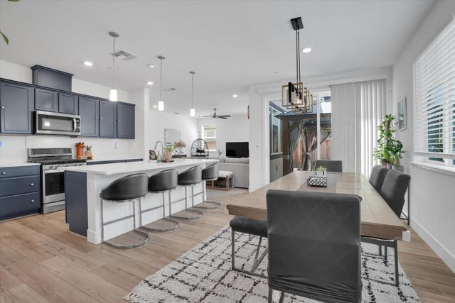 2897 Rabbit Hollow Dr, Lathrop, CA 95330