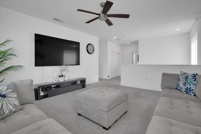2897 Rabbit Hollow Dr, Lathrop, CA 95330