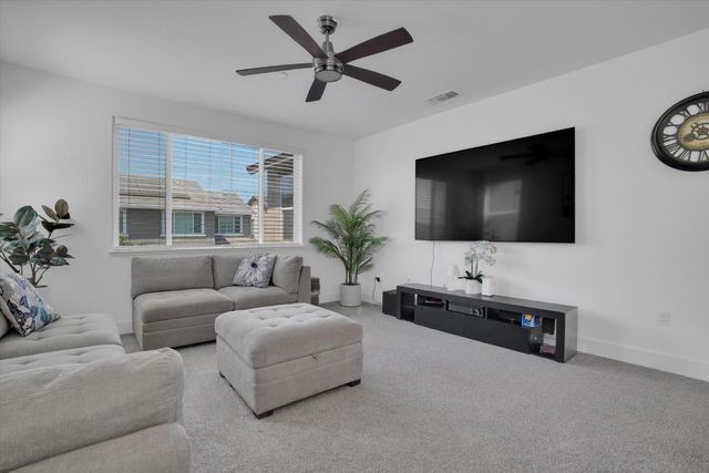 2897 Rabbit Hollow Dr, Lathrop, CA 95330