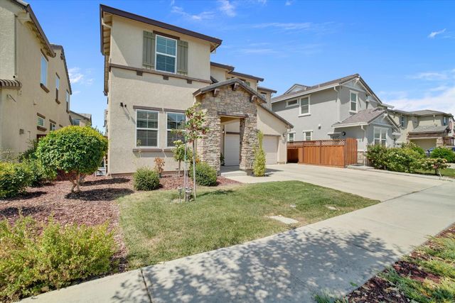 2897 Rabbit Hollow Dr, Lathrop, CA 95330