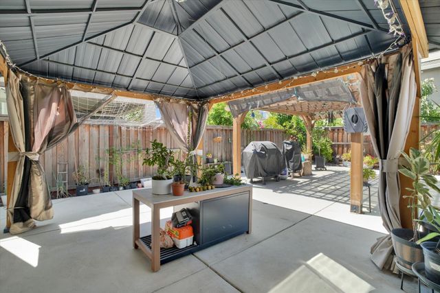 2897 Rabbit Hollow Dr, Lathrop, CA 95330
