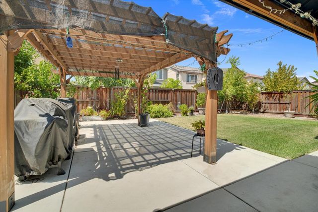 2897 Rabbit Hollow Dr, Lathrop, CA 95330