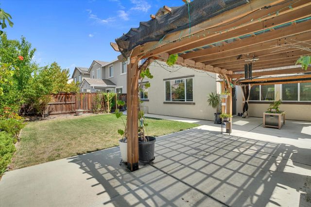 2897 Rabbit Hollow Dr, Lathrop, CA 95330