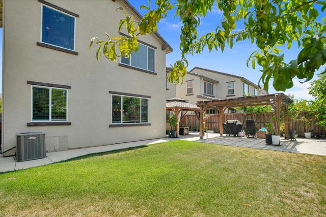 2897 Rabbit Hollow Dr, Lathrop, CA 95330
