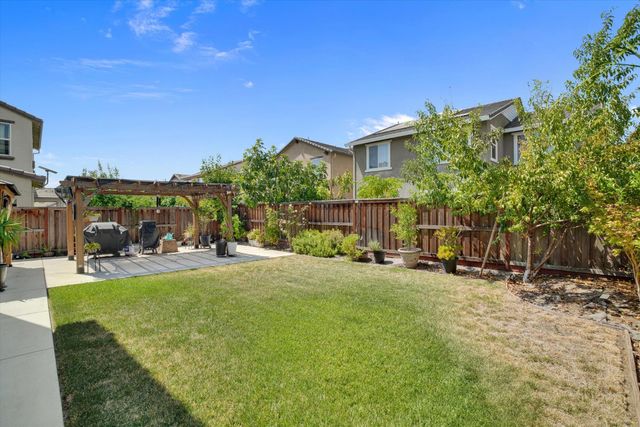 2897 Rabbit Hollow Dr, Lathrop, CA 95330