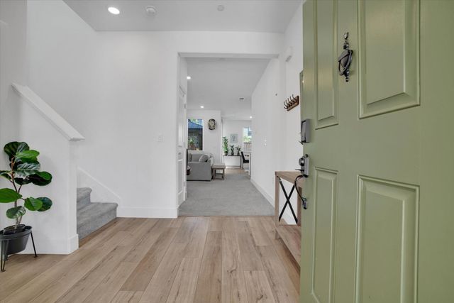 2897 Rabbit Hollow Dr, Lathrop, CA 95330