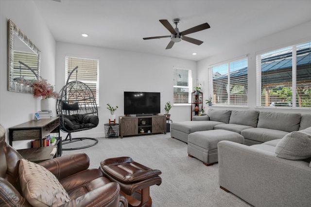 2897 Rabbit Hollow Dr, Lathrop, CA 95330