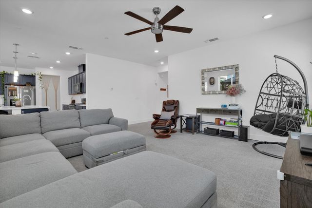 2897 Rabbit Hollow Dr, Lathrop, CA 95330