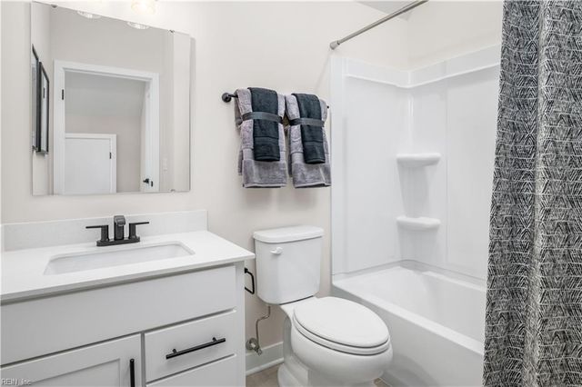 303 Iris CIR, Moyock, NC 27958