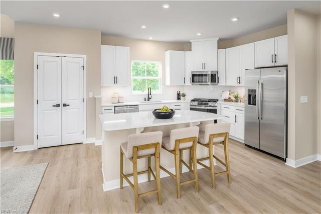 303 Iris CIR, Moyock, NC 27958