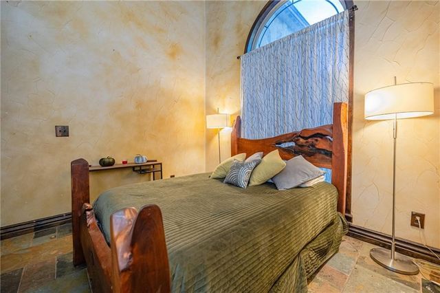 5 W Pond, Rockport, TX 78382