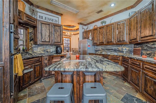 5 W Pond, Rockport, TX 78382