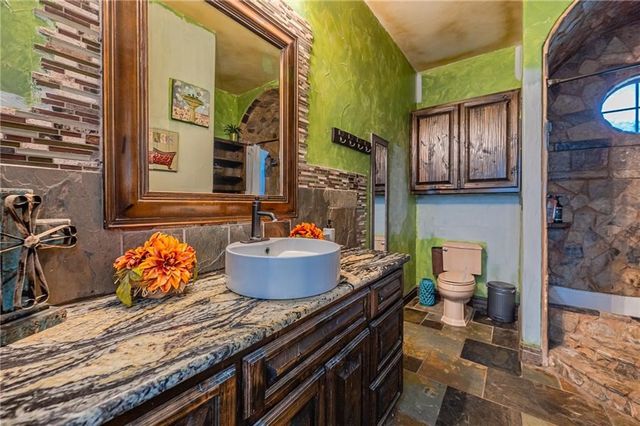 5 W Pond, Rockport, TX 78382