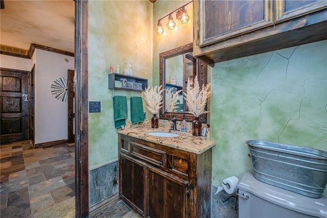 5 W Pond, Rockport, TX 78382