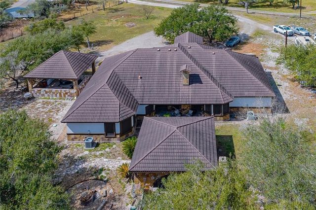 5 W Pond, Rockport, TX 78382