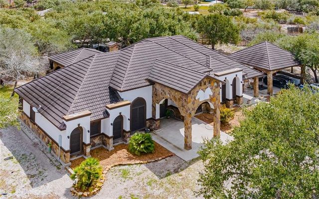 5 W Pond, Rockport, TX 78382