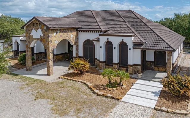 5 W Pond, Rockport, TX 78382