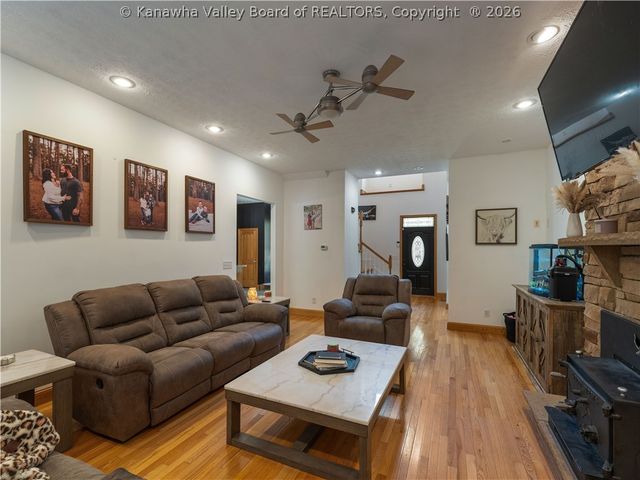 2290 Trace Creek Road, Hurricane, WV 25526