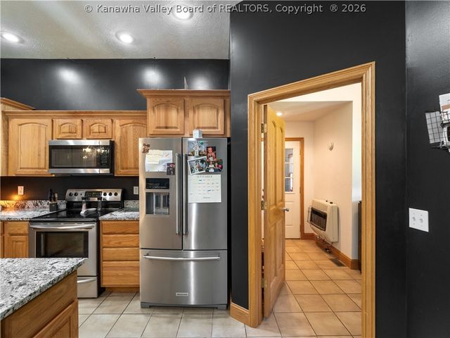 2290 Trace Creek Road, Hurricane, WV 25526