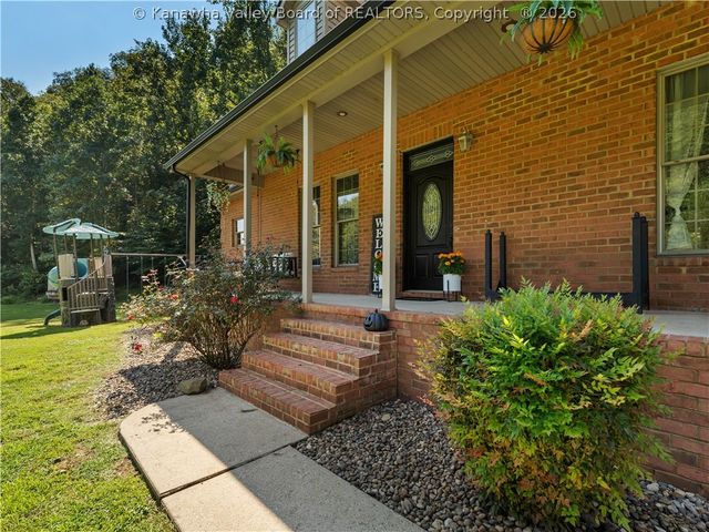 2290 Trace Creek Road, Hurricane, WV 25526