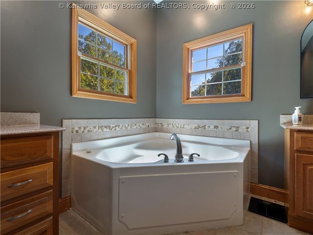 2290 Trace Creek Road, Hurricane, WV 25526