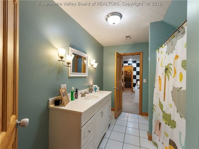 2290 Trace Creek Road, Hurricane, WV 25526