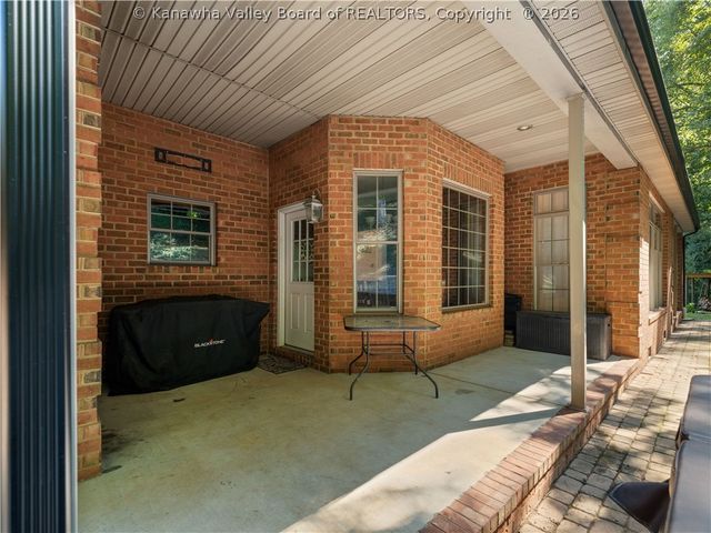2290 Trace Creek Road, Hurricane, WV 25526