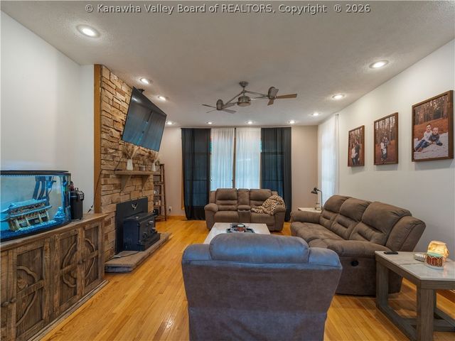 2290 Trace Creek Road, Hurricane, WV 25526