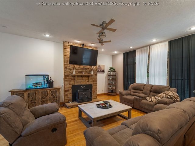 2290 Trace Creek Road, Hurricane, WV 25526
