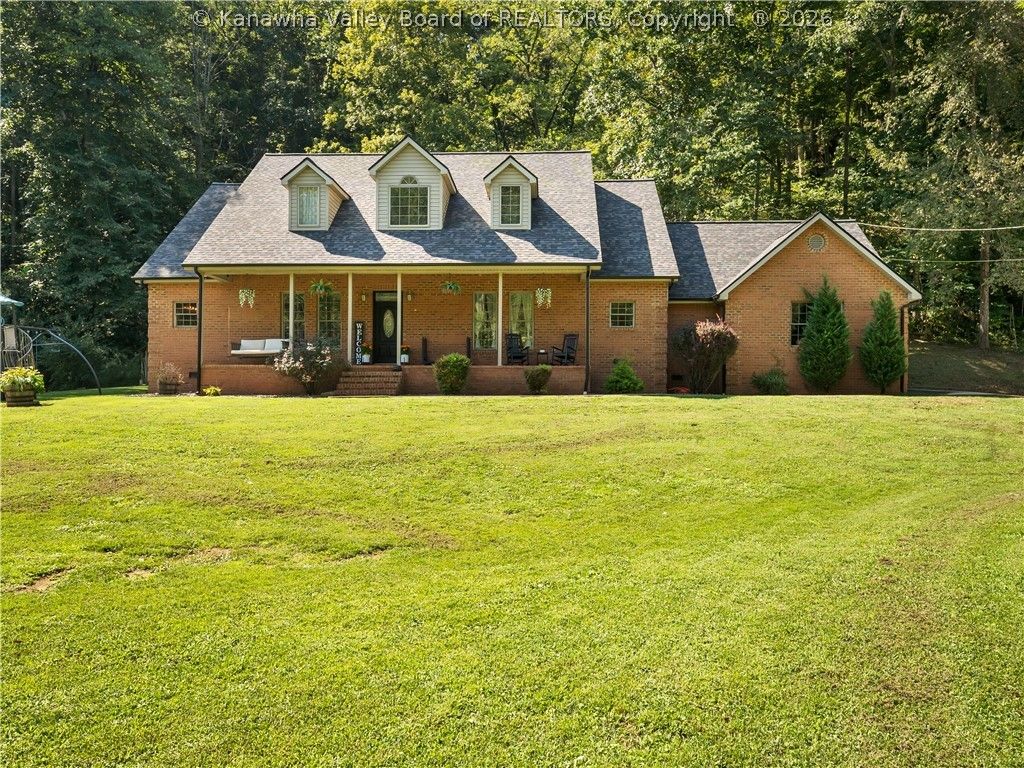 2290 Trace Creek Road, Hurricane, WV 25526