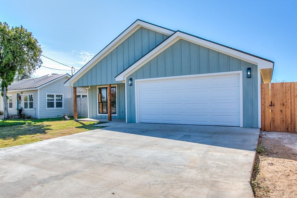 Image 2 of property listing at 2809 Bowie St, San Angelo, TX 76901