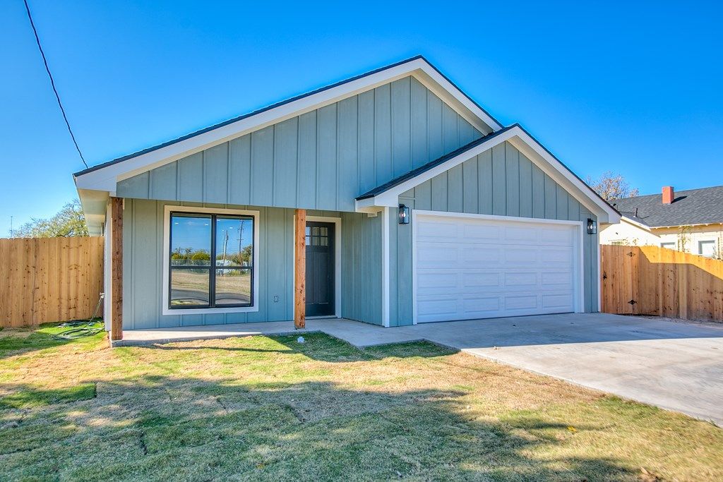 Image 3 of property listing at 2809 Bowie St, San Angelo, TX 76901