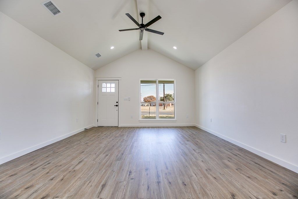 Image 5 of property listing at 2809 Bowie St, San Angelo, TX 76901