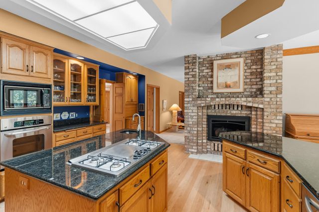 655 Evergreen Circle, Shoreview, MN 55126