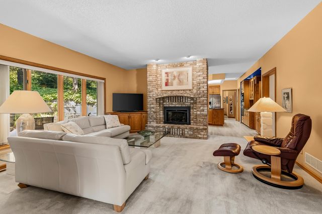 655 Evergreen Circle, Shoreview, MN 55126